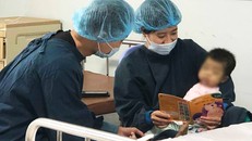 Hơn 40 bác sĩ tham gia ghép gan cứu sống bệnh nhi 1 tuổi