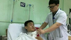 Cứu nam thanh niên bị thanh sắt đâm thấu cổ