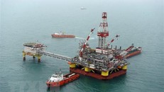 Một cơ sở khai thác dầu của Nga trên biển Caspian. (Ảnh: AFP/ TTXVN)