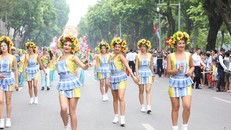 Tưng bừng Carnival đường phố tại phố đi bộ Hồ Gươm nhân kỷ niệm ‘20 năm Thành phố Vì hòa bình’