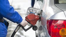 Giá dầu tăng trong bối cảnh căng thẳng leo thang ở Trung Đông