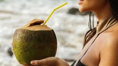 Ai không nên uống nước dừa?