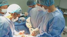 Thay khớp háng thành công cho cụ ông gần trăm tuổi