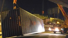 Xe ôm kể thoát chết trong gang tấc khi thùng xe container rớt