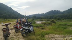 Rủ nhau đi tắm hồ, 3 học sinh tiểu học đuối nước thương tâm