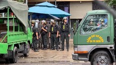 Lực lượng Công an đang phong toả trụ sở công ty địa ốc Alibaba ở Q.Thủ Đức. Ảnh: Linh An/ VietNamNet