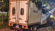 Sự thật về 3 đối tượng xổng khỏi xe bít bùng khi dừng đèn đỏ