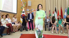 Ấn tượng áo dài Việt Nam trong Ngày hội văn hóa quốc tế tại Nam Phi