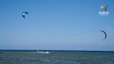 Lướt cùng gió ở bãi biển Ninh Chữ nổi tiếng thế giới