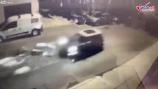 Ô tô lao như tên bắn, tông bay người đi xe đạp lên không trung