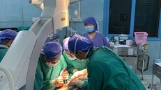 Phẫu thuật thành công cho các học sinh vụ cây đè trong sân trường