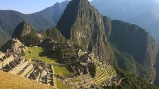 Dãy núi dài nhất thế giới chạy qua bao nhiêu quốc gia?