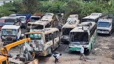 Nhiều chiếc xe bị cháy rụi - Ảnh: Báo Giao thông