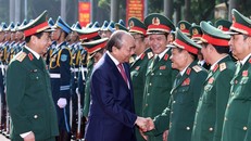 Thủ tướng Nguyễn Xuân Phúc tới dự lễ kỷ niệm 75 năm Ngày Truyền thống Bộ Tổng Tham mưu QĐND Việt Nam. Ảnh: VGP/Quang Hiếu