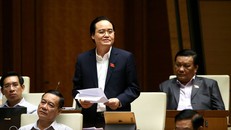 Bộ trưởng Bộ Giáo dục và Đào tạo Phùng Xuân Nhạ giải trình, làm rõ một số vấn đề đại biểu Quốc hội nêu. Ảnh: Dương Giang/TTXVN.