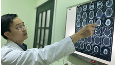 Người đàn ông gặp phải chấn thương nghiêm trọng do bình ga phát nổ - Ảnh: BVCC