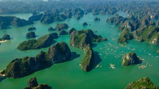 Lan Hạ đẹp ngỡ ngàng từ góc nhìn trên cao