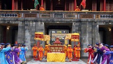 Tái hiện Lễ Ban sóc tại di tích Ngọ Môn, Hoàng cung Huế - Ảnh: Zing