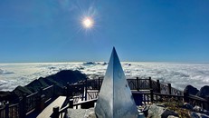 Chiêm ngưỡng hoàng hôn cuối cùng năm cũ và bình minh đầu tiên năm mới 2021 khắp ba miền tổ quốc