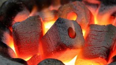 Chị tử vong, em nguy kịch vì đốt than sưởi ấm