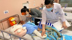 Bé gái ngã từ tầng 12A của chung cư ở Hà Nội dự kiến ra viện ngày mai