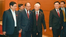 Tổng Bí thư Nguyễn Phú Trọng, Chủ tịch nước Nguyễn Xuân Phúc, Chủ tịch Quốc hội Vương Đình Huệ và đồng chí Phạm Minh Chính tại kỳ họp Quốc hội, sáng 5/4. - Ảnh: VGP