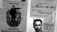 Thẻ đại biểu tư vấn cấp cho Nguyễn Ái Quốc để tham dự Đại hội lần thứ 5 Quốc tế Cộng sản tại Moskva (Liên Xô), từ ngày 17/6 - 8/7/1924. Ảnh: Tư liệu/TTXVN phát