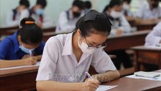 Thí sinh làm bài thi trong Kỳ thi Tốt nghiệp THPT năm 2021 tại Gia Lai. Ảnh: Quang Thái/TTXVN
