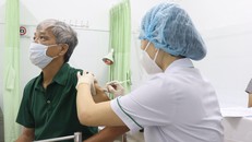 Người trên 65 tuổi, bệnh lý nền không bắt buộc phải tiêm vaccine COVID-19 tại các bệnh viện