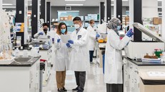 Vingroup nhận chuyển giao độc quyền công nghệ sản xuất vắc xin mRNA phòng COVID-19 tại Việt Nam