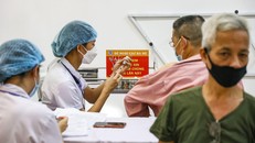 Điều tra, làm rõ về 'dịch vụ' tiêm vaccine thần tốc