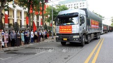 Đoàn xe chở hàng hỗ trợ TP Hồ Chí Minh và Bình Dương chống dịch. Ảnh: Thế Duyệt/TTXVN