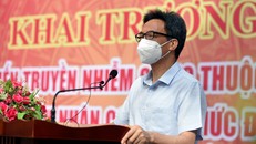 Phó Thủ tướng Vũ Đức Đam: Các lực lượng phòng, chống dịch cần nỗ lực hết sức, “tự hứa với mình” tiếp tục bảo vệ cho các thầy cô giáo và các cháu học sinh an toàn trước dịch bệnh. Ảnh: VGP/Đình Nam