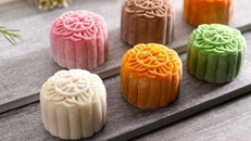 Một chiếc bánh trung thu có năng lượng gấp bao nhiêu lần bát phở bò?