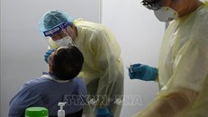 Một điểm xét nghiệm COVID-19 tại Singapore. Ảnh: AFP/TTXVN