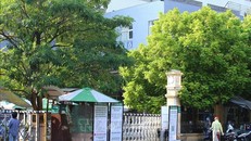 Tòa nhà D, Bệnh viện Việt Đức (Hà Nội) bị phong tỏa tạm thời. Ảnh: Hoàng Hiếu/TTXVN