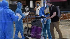 Đảm bảo an toàn phòng dịch tại sân bay Nội Bài. Ảnh: TTXVN.