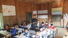 Thầy và trò điểm trường Kể Cả trong một tiết học, tỷ lệ học sinh chuyên cần của điểm trường luôn đạt từ 98 đến 100%.