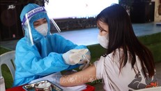 Người dân tiêm vaccine phòng COVID-19 sẽ được cấp "Hộ chiếu vaccine". Ảnh: TTXVN