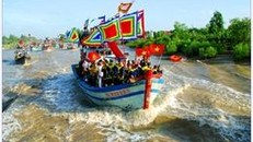 Lễ hội Nghinh Ông Đông Hải thu hút đông đảo du khách tham quan, chiêm bái