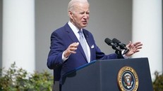 Tổng thống Mỹ Joe Biden phát biểu với báo giới tại Nhà Trắng, Washington, DC. (Ảnh: AFP/TTXVN)