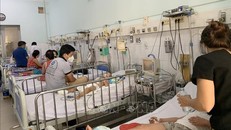 Nhiều bệnh nhi nhập viện do sốt xuất huyết tại Bệnh viện Nhi đồng 2, TP Hồ Chí Minh (ảnh tư liệu).