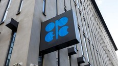 Logo của OPEC bên ngoài trụ sở chính của tổ chức tại Vienna, Áo tháng 3/2022. Ảnh: AP