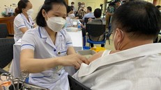 Tiêm vaccine phòng COVID-19 mũi nhắc lại để củng cố miễn dịch phòng bệnh. Ảnh: Tạ Nguyên