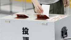 Cử tri bỏ phiếu trong cuộc bầu cử Thượng viện tại Osaka, Nhật Bản ngày 10/7/2022. (Ảnh: Kyodo/TTXVN)