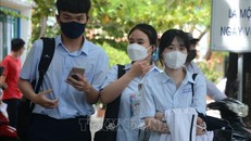 Thí sinh tham dự kỳ thi tốt nghiệp THPT tại điểm thi Trung học cơ sở Lê Độ (quận Sơn Trà, thành phố Đà Nẵng) hoàn thành môn thi Ngữ văn. Ảnh minh họa: Văn Dũng/TTXVN