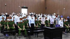 Các bị cáo tại tòa. (Ảnh: Phạm Kiên/TTXVN)