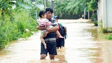 Nước lũ từ đầu nguồn Sông Buông chảy qua địa bàn phường Phước Tân ở mức cao khiến nhiều tuyến đường của phường bị ngập sâu. Ảnh: baodongnai.com.vn