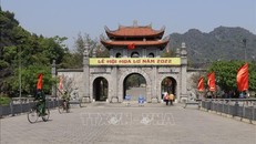 Cổng chính dẫn vào Khu di tích Cố đô Hoa Lư. Ảnh: Đức Phương/TTXVN