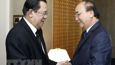 Chủ tịch nước Nguyễn Xuân Phúc gặp Thủ tướng Campuchia Samdech Techno Hun Sen. (Ảnh: Thống Nhất/TTXVN)